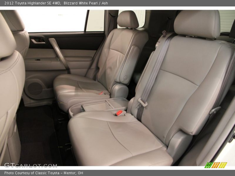 Blizzard White Pearl / Ash 2012 Toyota Highlander SE 4WD