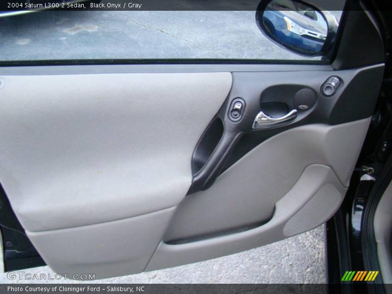 Black Onyx / Gray 2004 Saturn L300 2 Sedan
