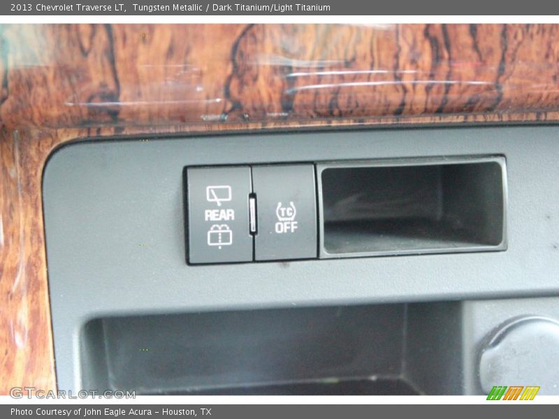 Tungsten Metallic / Dark Titanium/Light Titanium 2013 Chevrolet Traverse LT