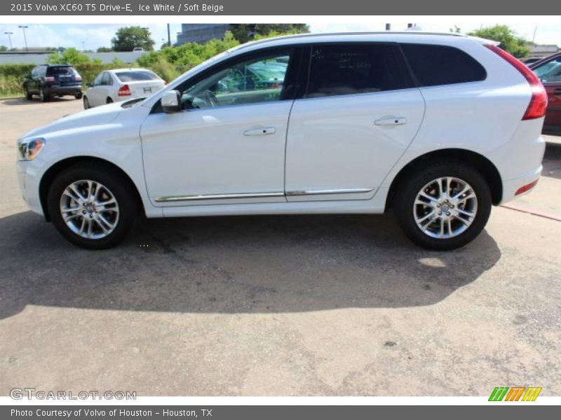 Ice White / Soft Beige 2015 Volvo XC60 T5 Drive-E