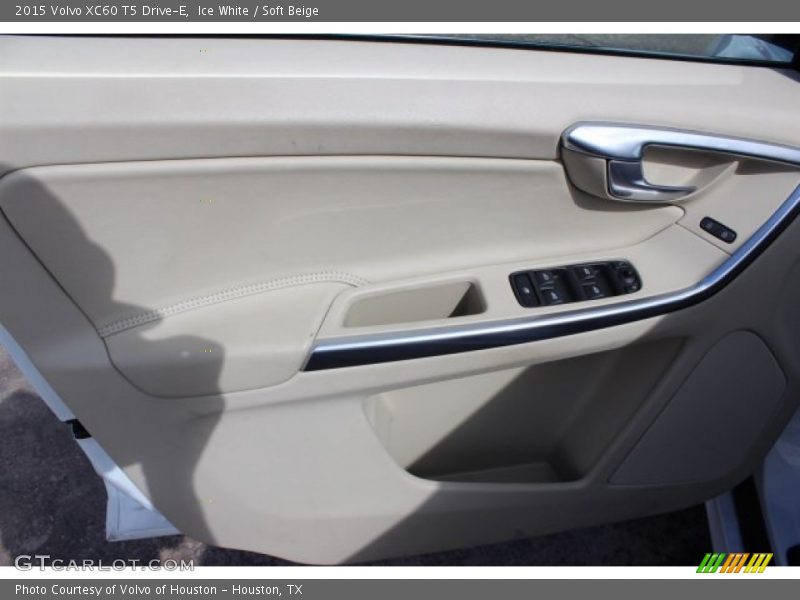 Ice White / Soft Beige 2015 Volvo XC60 T5 Drive-E