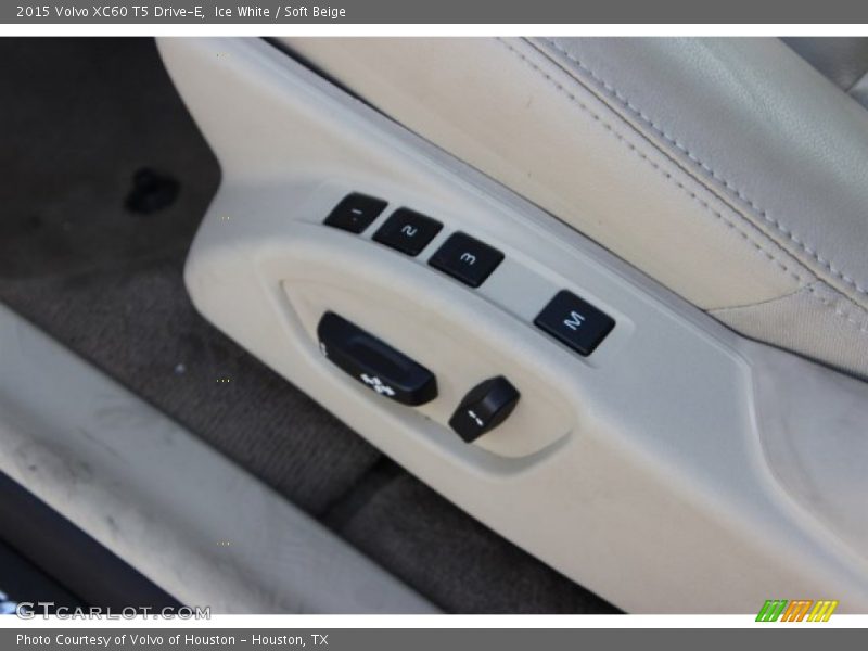 Ice White / Soft Beige 2015 Volvo XC60 T5 Drive-E