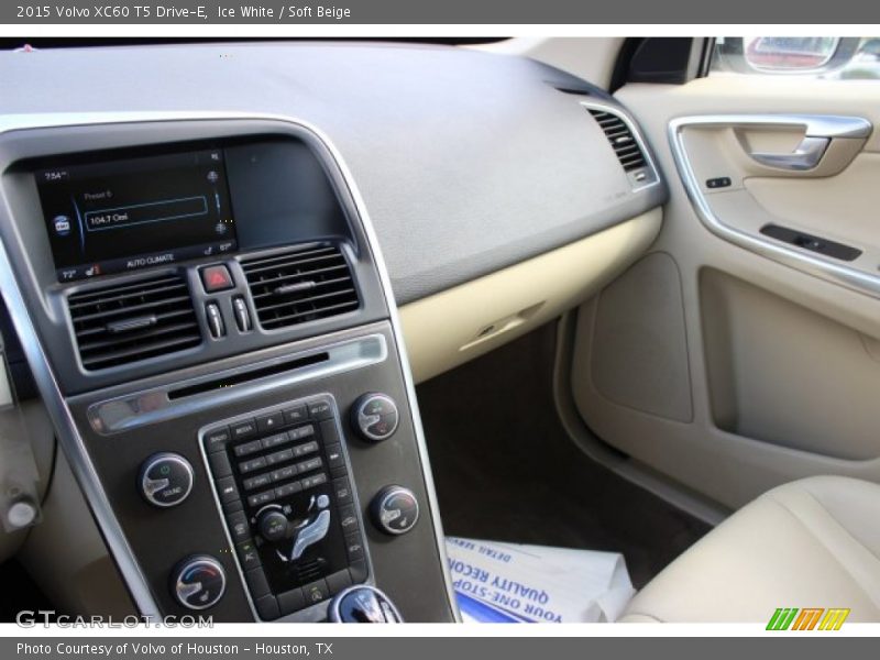 Ice White / Soft Beige 2015 Volvo XC60 T5 Drive-E