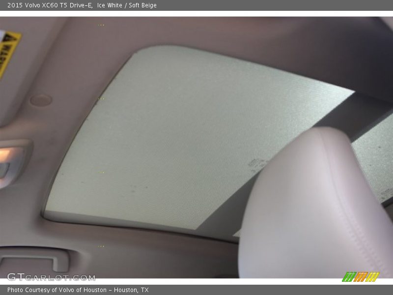 Ice White / Soft Beige 2015 Volvo XC60 T5 Drive-E