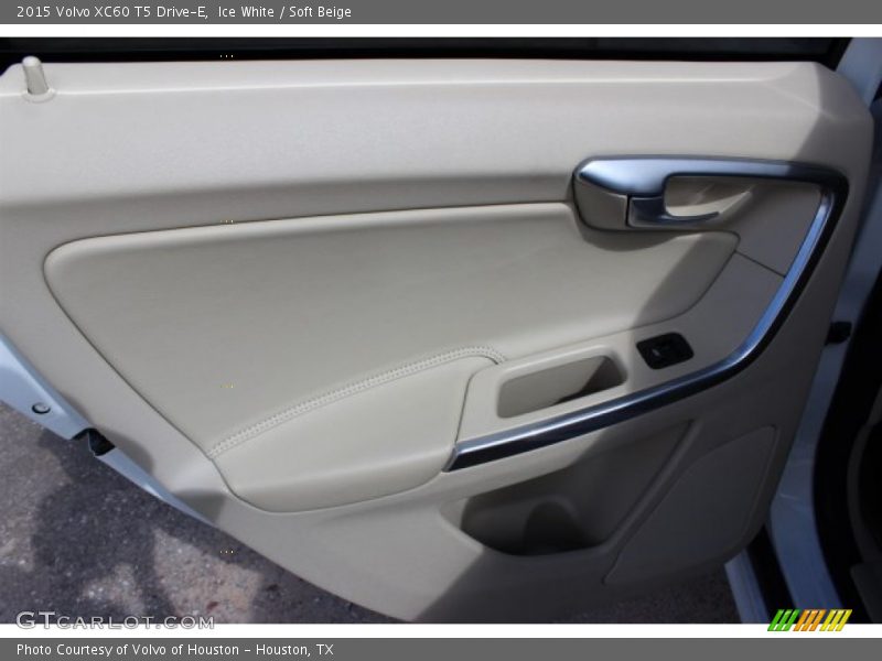 Ice White / Soft Beige 2015 Volvo XC60 T5 Drive-E