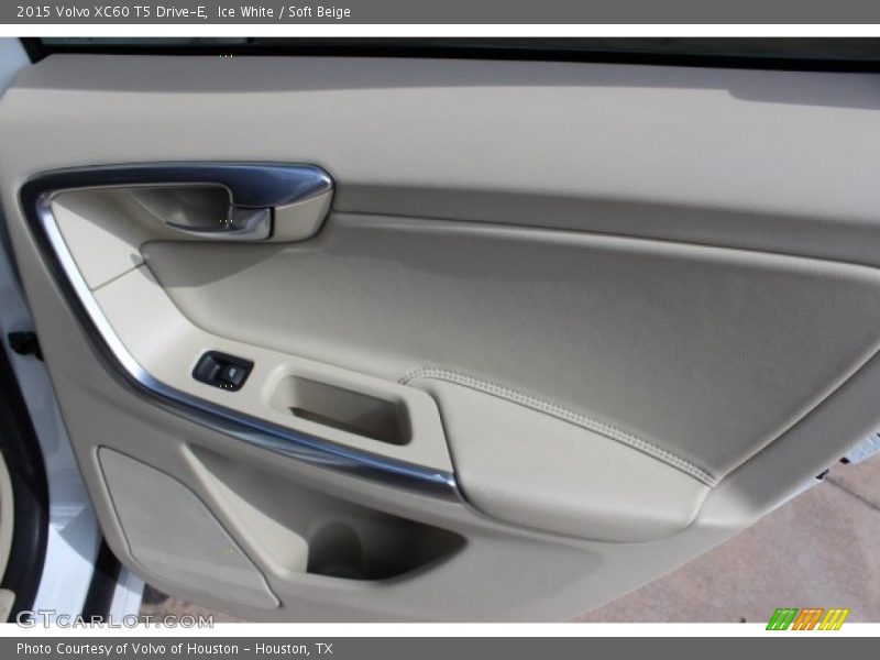 Ice White / Soft Beige 2015 Volvo XC60 T5 Drive-E