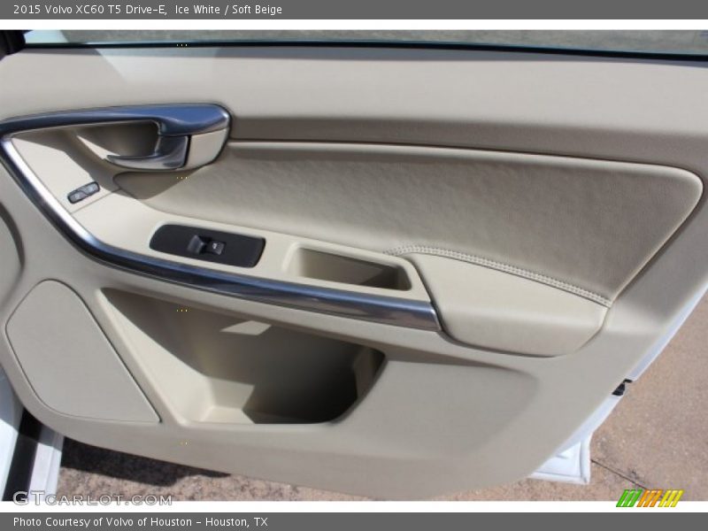 Ice White / Soft Beige 2015 Volvo XC60 T5 Drive-E