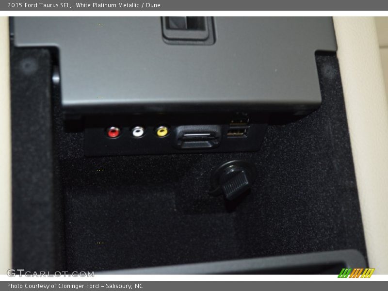 White Platinum Metallic / Dune 2015 Ford Taurus SEL