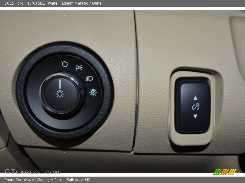 White Platinum Metallic / Dune 2015 Ford Taurus SEL