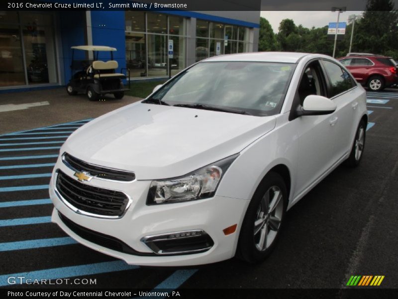 Front 3/4 View of 2016 Cruze Limited LT