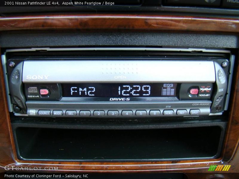 Aspen White Pearlglow / Beige 2001 Nissan Pathfinder LE 4x4