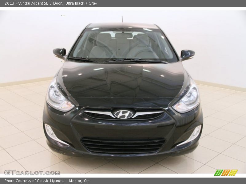 Ultra Black / Gray 2013 Hyundai Accent SE 5 Door