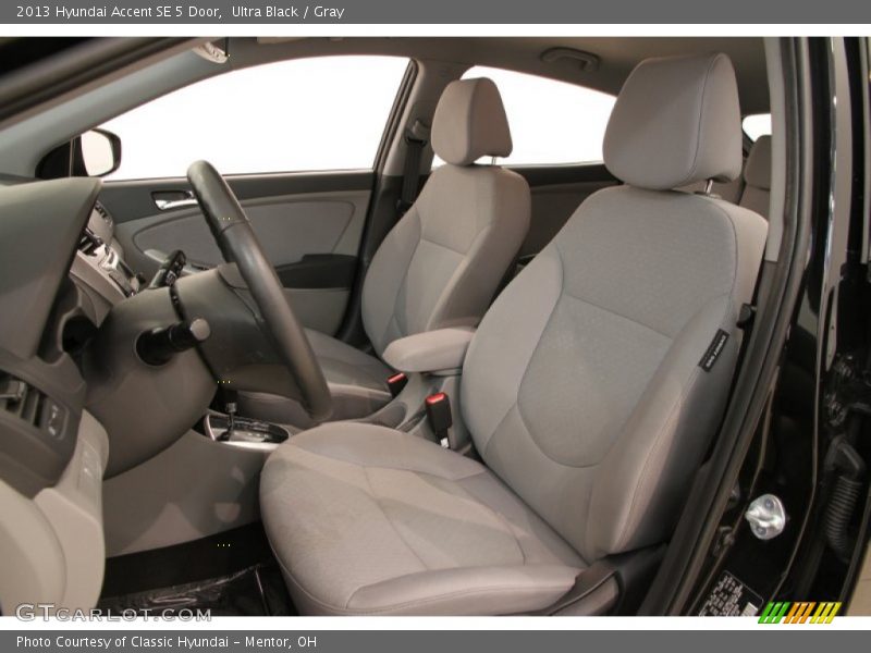 Ultra Black / Gray 2013 Hyundai Accent SE 5 Door