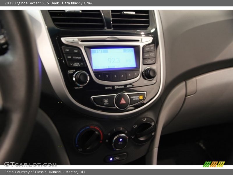 Ultra Black / Gray 2013 Hyundai Accent SE 5 Door