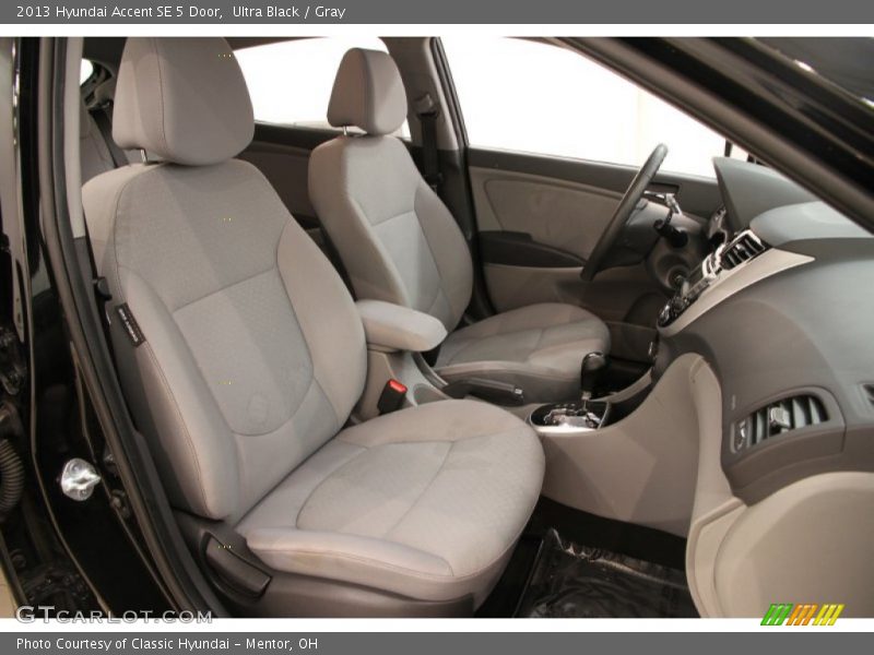 Ultra Black / Gray 2013 Hyundai Accent SE 5 Door