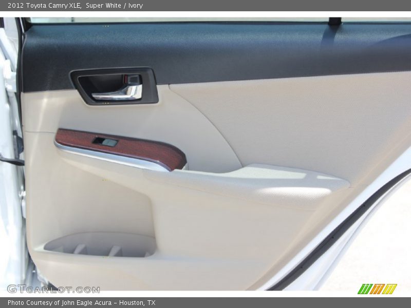 Super White / Ivory 2012 Toyota Camry XLE