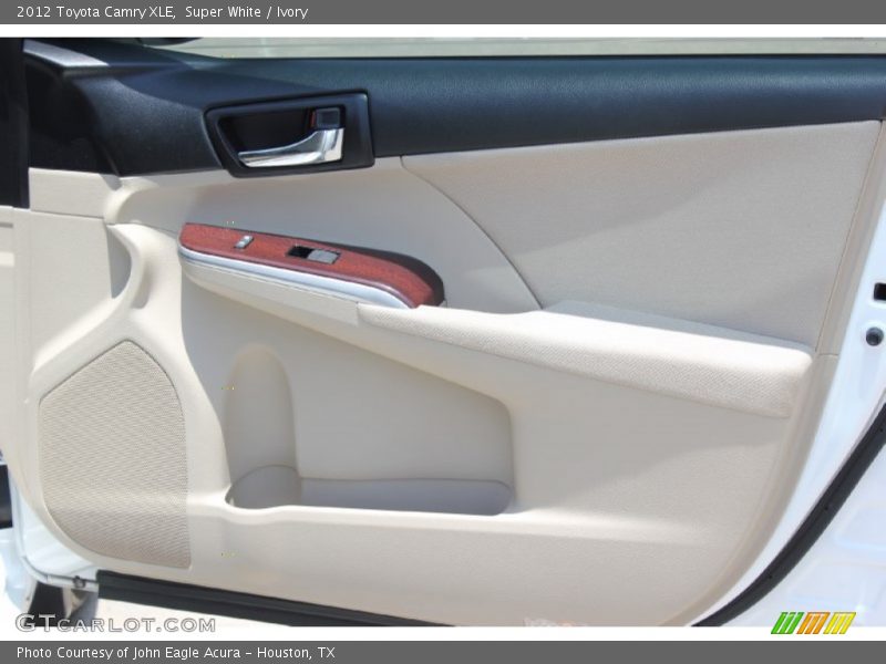 Super White / Ivory 2012 Toyota Camry XLE
