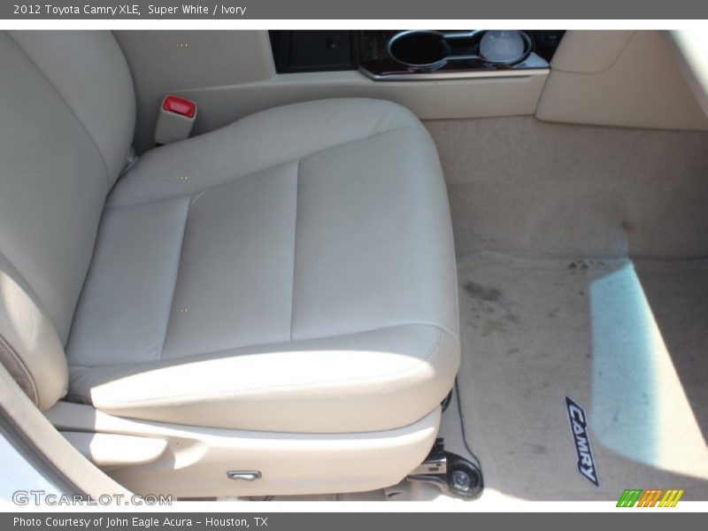 Super White / Ivory 2012 Toyota Camry XLE