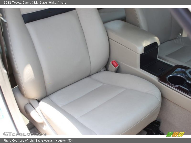 Super White / Ivory 2012 Toyota Camry XLE