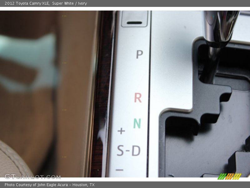 Super White / Ivory 2012 Toyota Camry XLE