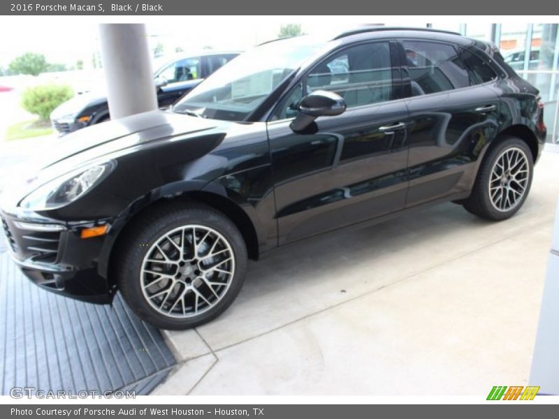 Black / Black 2016 Porsche Macan S