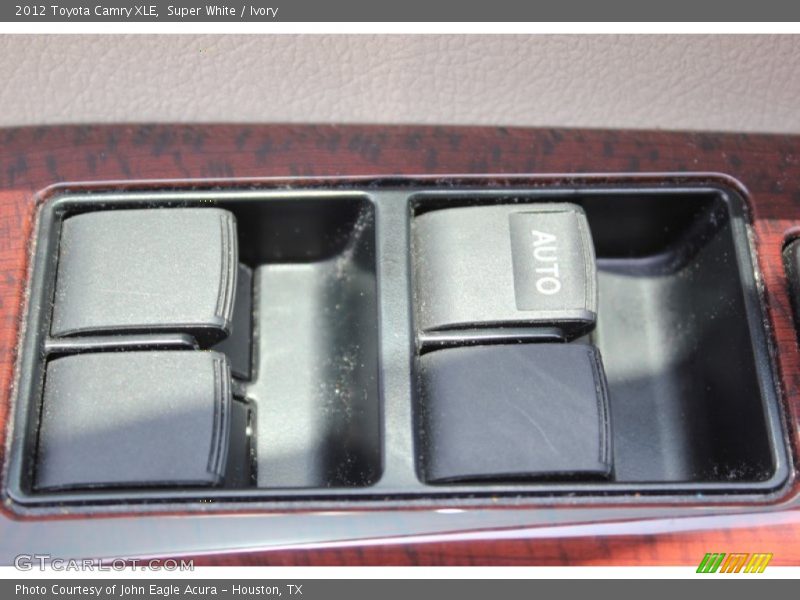 Super White / Ivory 2012 Toyota Camry XLE
