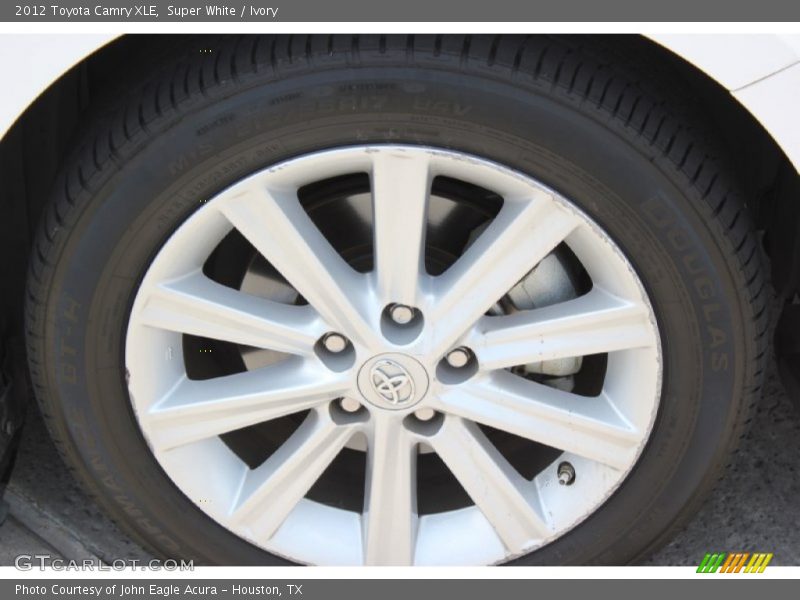 Super White / Ivory 2012 Toyota Camry XLE