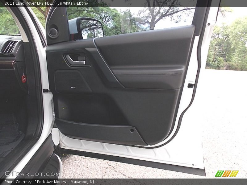 Fuji White / Ebony 2011 Land Rover LR2 HSE