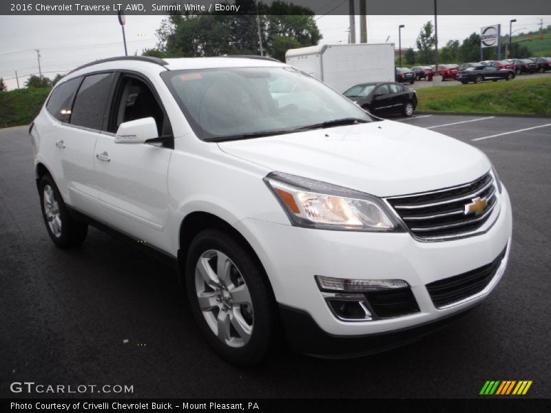 Front 3/4 View of 2016 Traverse LT AWD