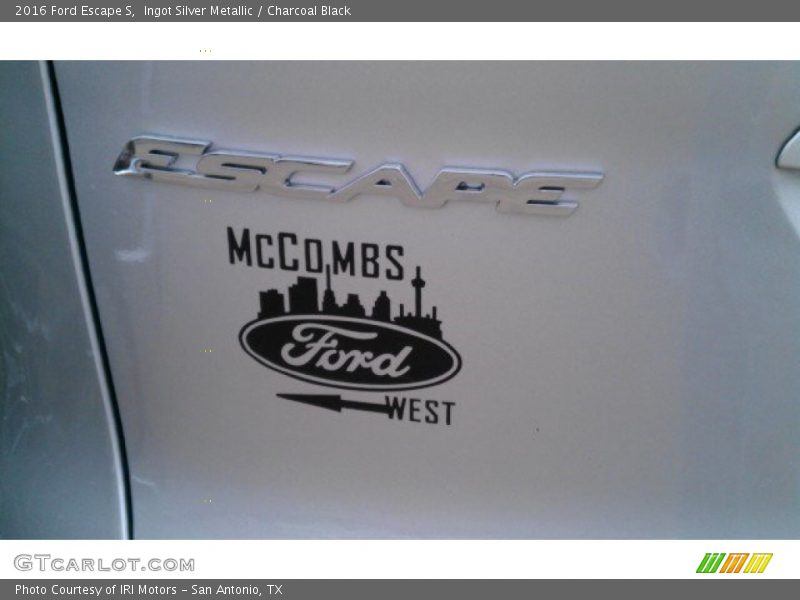 Ingot Silver Metallic / Charcoal Black 2016 Ford Escape S