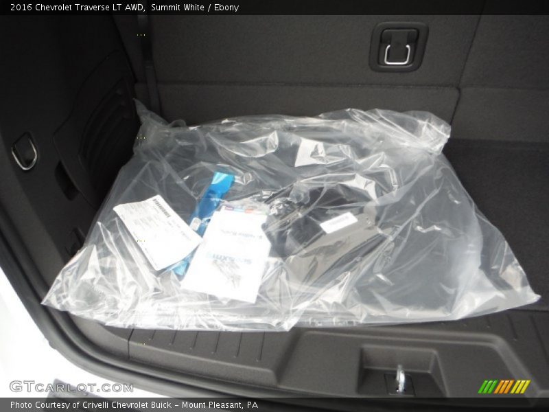 Summit White / Ebony 2016 Chevrolet Traverse LT AWD
