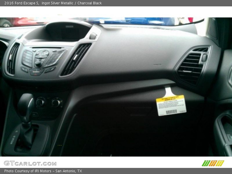 Ingot Silver Metallic / Charcoal Black 2016 Ford Escape S
