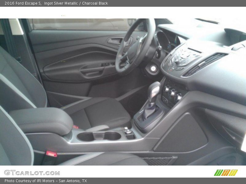 Ingot Silver Metallic / Charcoal Black 2016 Ford Escape S