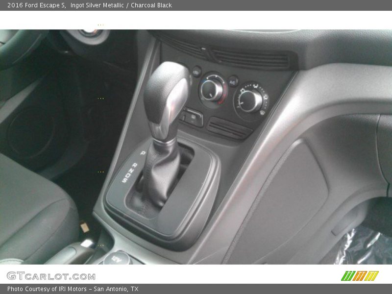Ingot Silver Metallic / Charcoal Black 2016 Ford Escape S
