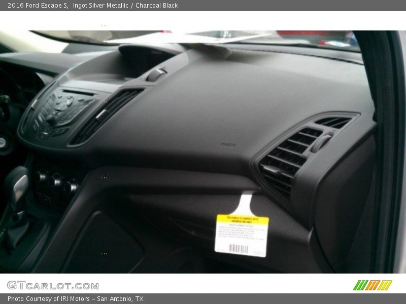 Ingot Silver Metallic / Charcoal Black 2016 Ford Escape S