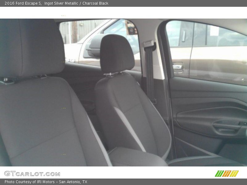 Ingot Silver Metallic / Charcoal Black 2016 Ford Escape S
