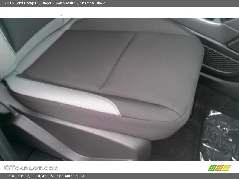 Ingot Silver Metallic / Charcoal Black 2016 Ford Escape S