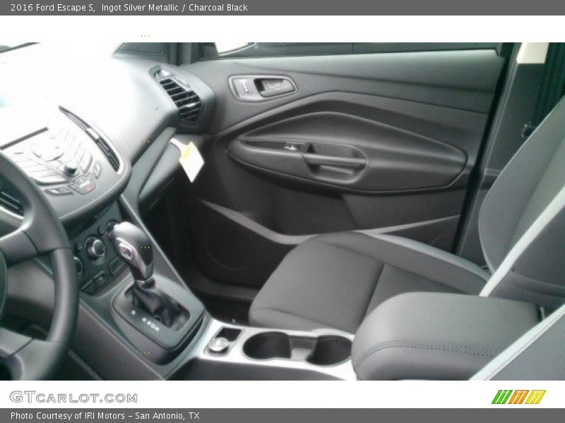 Ingot Silver Metallic / Charcoal Black 2016 Ford Escape S