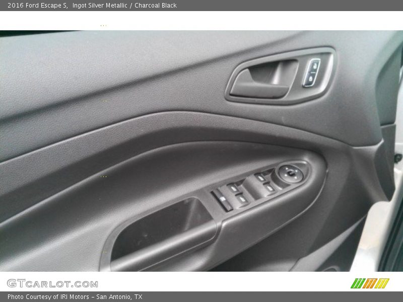 Ingot Silver Metallic / Charcoal Black 2016 Ford Escape S