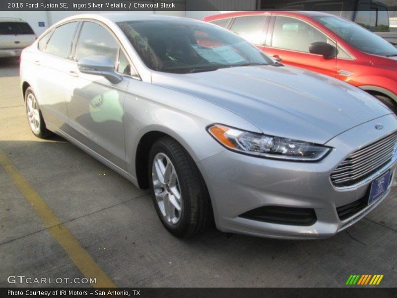 Ingot Silver Metallic / Charcoal Black 2016 Ford Fusion SE