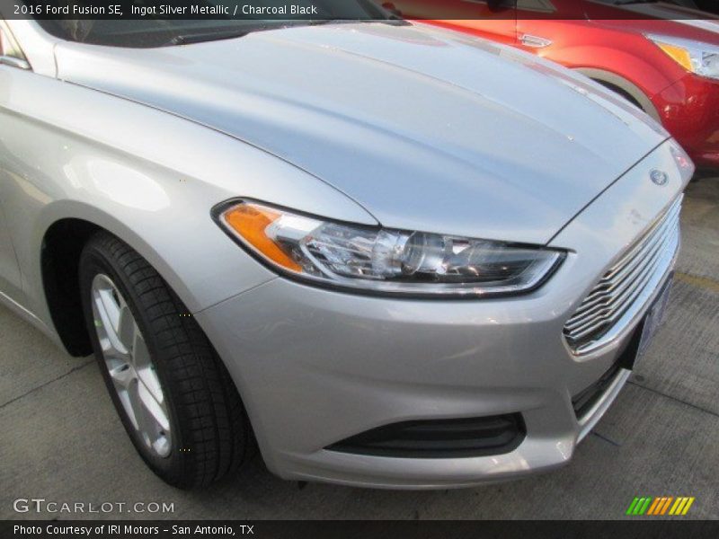 Ingot Silver Metallic / Charcoal Black 2016 Ford Fusion SE