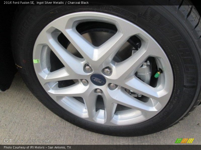 Ingot Silver Metallic / Charcoal Black 2016 Ford Fusion SE