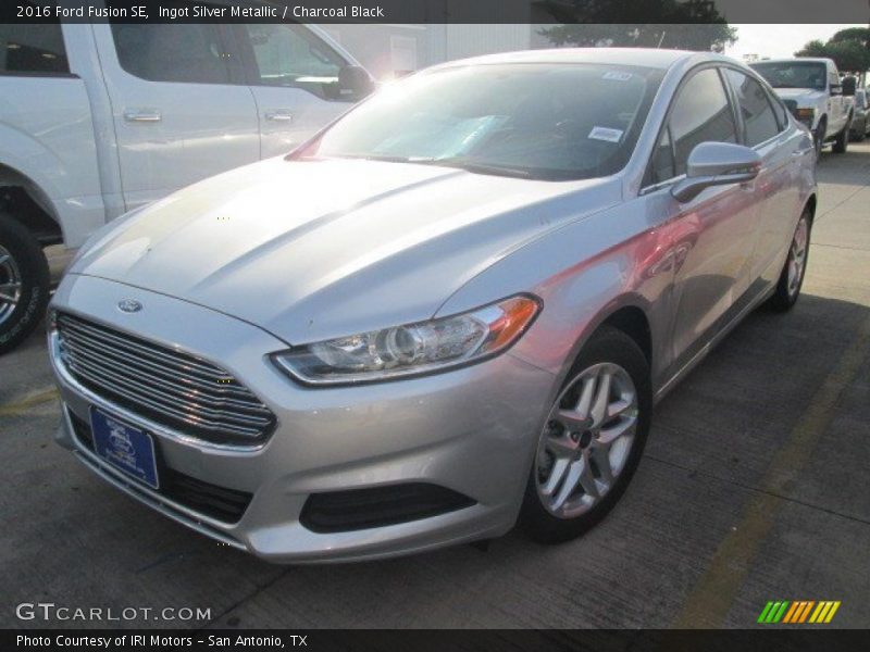 Ingot Silver Metallic / Charcoal Black 2016 Ford Fusion SE