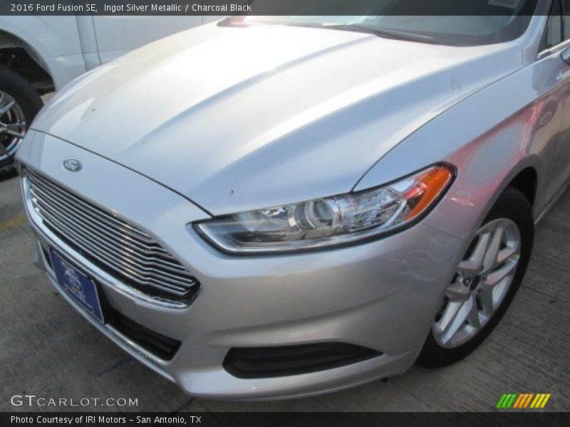 Ingot Silver Metallic / Charcoal Black 2016 Ford Fusion SE