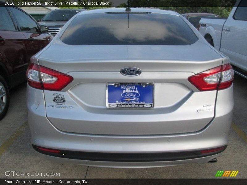 Ingot Silver Metallic / Charcoal Black 2016 Ford Fusion SE