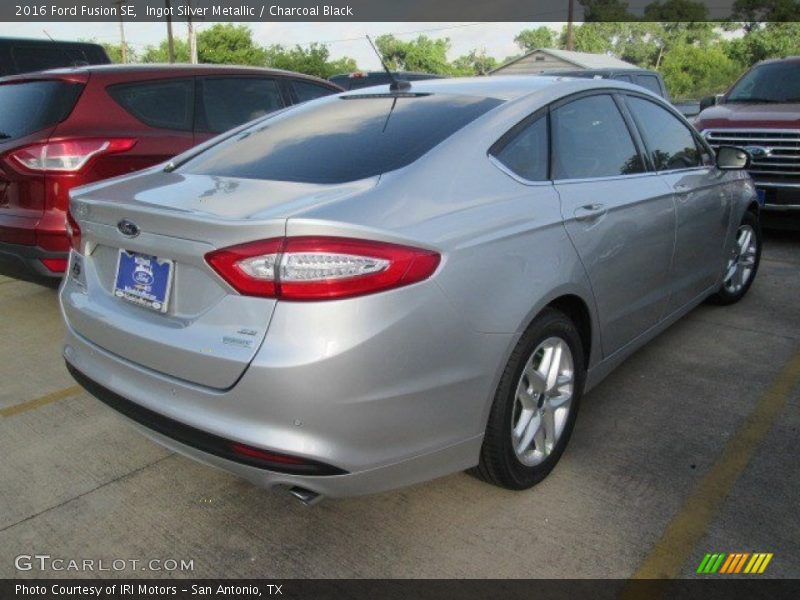 Ingot Silver Metallic / Charcoal Black 2016 Ford Fusion SE