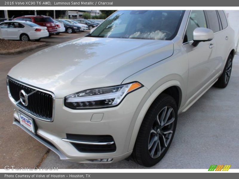 Front 3/4 View of 2016 XC90 T6 AWD