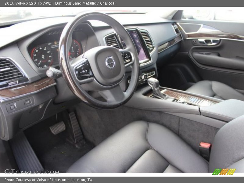 Dashboard of 2016 XC90 T6 AWD