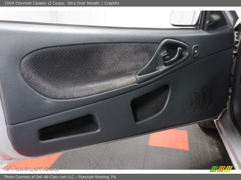 Ultra Silver Metallic / Graphite 2004 Chevrolet Cavalier LS Coupe