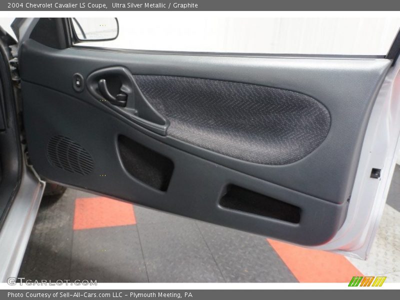 Ultra Silver Metallic / Graphite 2004 Chevrolet Cavalier LS Coupe